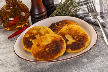 Georgian cuisine - Corn bread Mchadi