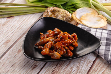 Razor shell mollusk with sauce