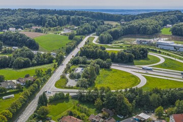 Fototapeta premium Ausblick auf die Region Donau-Wald mit der Anschlußstelle Iggensbach an die BAB 3 