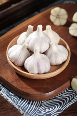 Fresh Garlic Bulbs in Wooden Bowl - Organic Farm Vegetables from Shandong