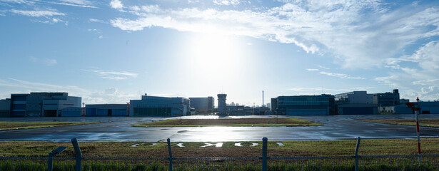 太陽に照らされたヘリポート