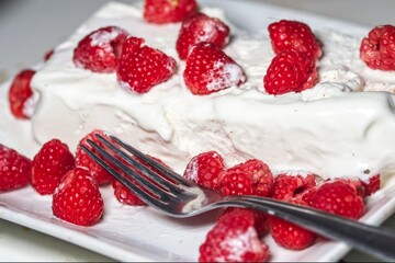 cheesecake with raspberries