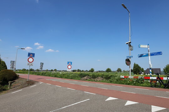Camera surveillance on the dike along the ring canal Zuidplaspolder to prevent driving here