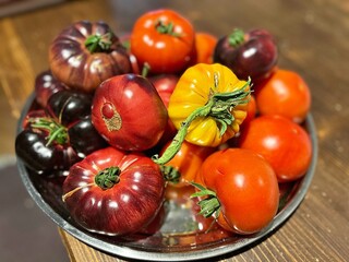a tray of colorful tomatoes, yellow tomatoes, black tomatoes, home-grown garden produce