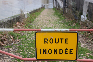 inondations, route bloqu&eacute;e, route inond&eacute;e, blocage &agrave; cause d'intemp&eacute;ries, r&eacute;chauffement climatique
