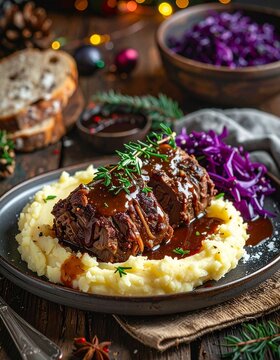 Rinderrouladen mit Rotkohl und Kartoffelp&uuml;ree