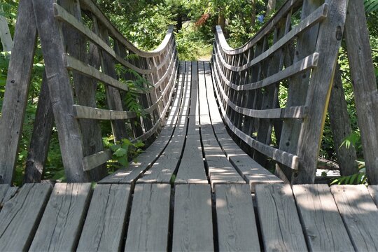 Wooden bridge on the north bank of a park