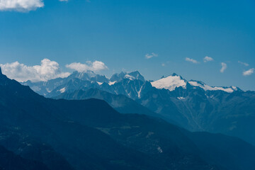 Vue sur les montagnes suisses