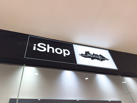 Logo of iShop Mixup on the facade of one of its stores. The emblem is visible and modern, reflecting retail specializing in Apple products and technology, Grupo Sanborns, Jalisco, Mexico, Nov, 2, 2025