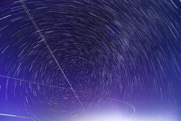 Obraz premium Star Trails and Night Sky with Aircraft Light Trails in Goodsprings Nevada