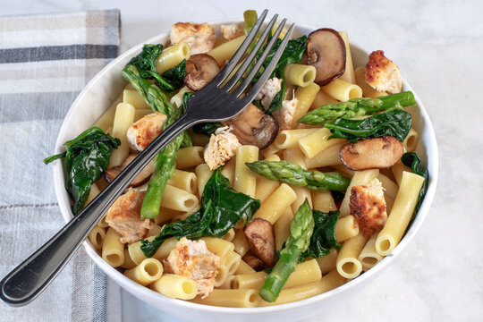 ziti  with spinach, asparagus  and chicken