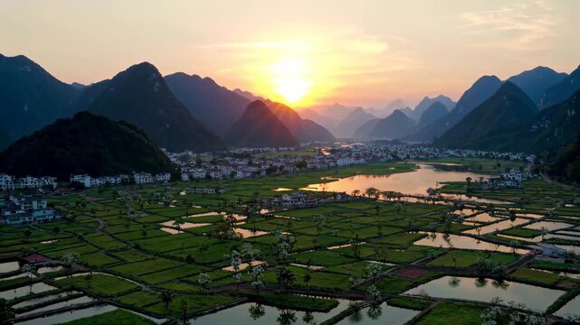 Panoramic view of the setting sun in rural landscape