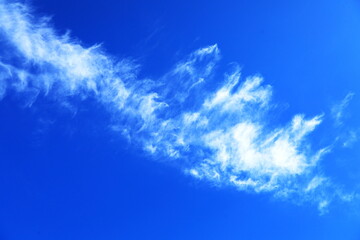青空とユニークな巻雲