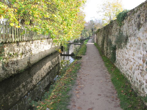 path along canal