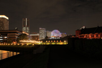 Fototapeta premium Night view of Yokohama city with a huge Ferris wheel in Yokohama, Kanagawa, Japan