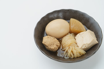 日本の食べ物・おでん【大根・しらたき・たまご・豆腐・鶏団子(鶏つくね)】