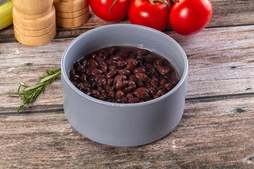 Canned black beans in the bowk