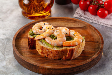 Sandwich with prawn and avocado