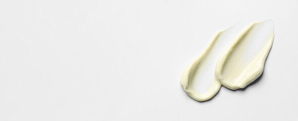 Anti-aging moisturizing skin mask with green clay and seaweed.