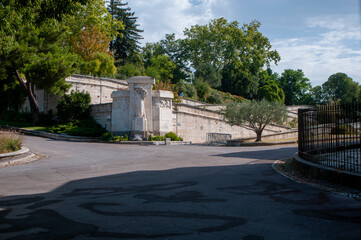 Citta' di Avignone, il suo fiume e i i suoi monumenti