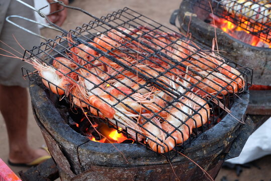 fresh shrimp barbecue on the fired coal