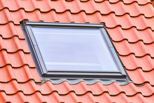 dachziegel; schornstei; dachfenster