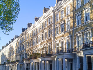 Obraz premium Sunlit London Victorian Terrace Townhouses with White Stucco Facades