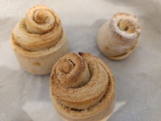 Cinnamon Roll - Rolinho de Canela - Pão doce escandinavo macio e amanteigado, recheado com uma mistura de canela e açúcar.