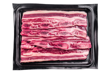 Raw Flanken cut beef short ribs (Kalbi/Galbi) packaged in a black plastic tray for retail sale in a supermarket.