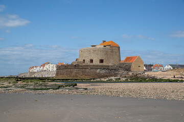 Fort d'Ambleteuse (fort Vauban) dans le nord de la France sur la côte d'Opale. A marée basse par un temps ensoleillé. Pas-de-Calais, Hauts-de-France, France.