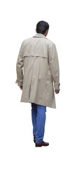 Homme adulte qui marche, il est  vu de dos, portant un trench beige, un pantalon bleu et des chaussures marron,  tenue citadine d’automne, tenue élégante. 