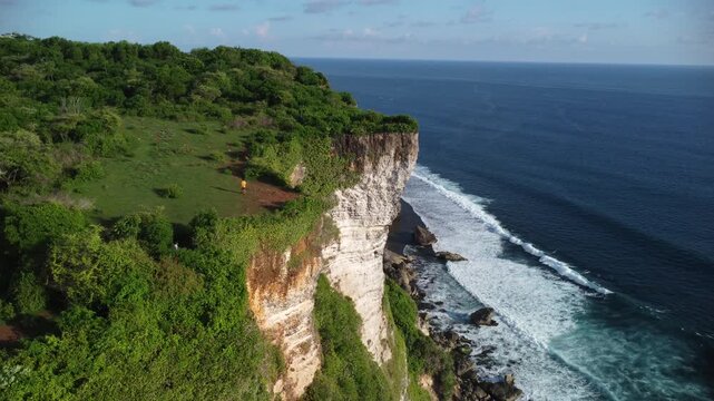 Karang Boma Cliff: Majestic Ocean View and Dramatic Coastal Landscape in Uluwatu, Bali
