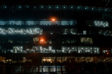 Obraz premium Office Building with Large Windows in a Big City