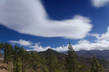 Lenticular cloud is forming over the summits of Gran Canaria on a day before a Winter storm hits