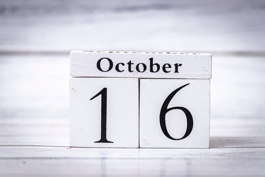 Display of a wooden calendar showing the date as October 16. The simple design emphasizes the significance of date marking for events, reminders, and planning.