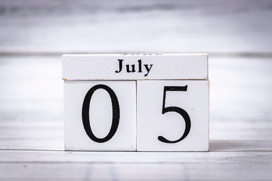 White tabletop calendar displaying the date of July 5, symbolizing the summer season. Ideal for showcasing time management or monthly planning concepts.