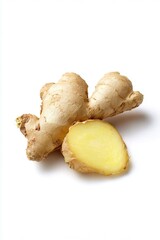 Radice di zenzero fresca su uno sfondo bianco
