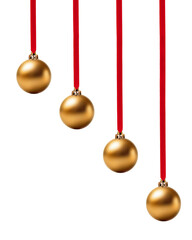 Cztery złote bombki choinkowe z czerwoną tasiemką na białym tle
