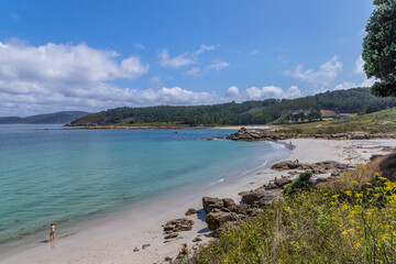 Obraz premium A scenic beach with people near A Coruna