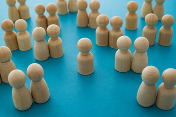 A solitary wooden pawn surrounded by couples, symbolizing loneliness, indifference, and the condition of singleness.