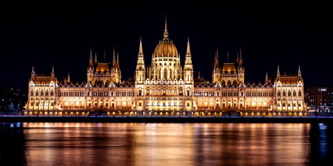 Fototapeta premium parliament building in budapest