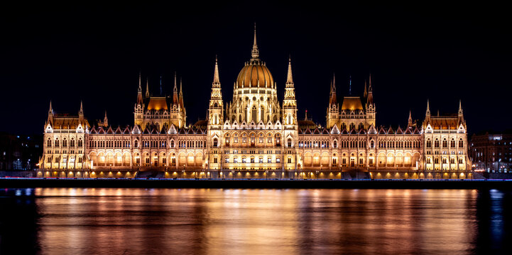 parliament building in budapest