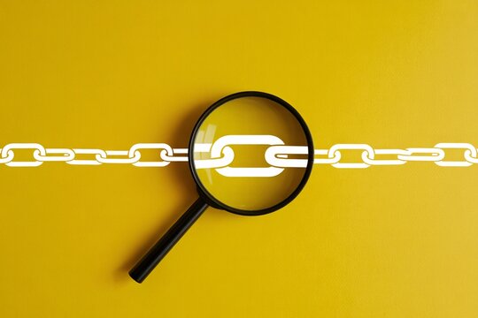 Broken chain analysis with magnifying glass for security vulnerability check