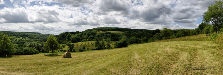 Panoramablick ins Mandelbachtal bei Bebelsheim im Biosphärenreservat Bliesgau, Saarland, Deutschland