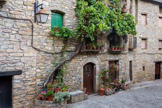 Alquézar comarca Somontano de Barbastro, Huesca, autonomous community of Aragon is located on the right bank of the Vero river.