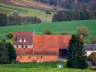 Landwirtschaftliche Gebäude in den Feldern