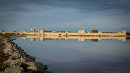 Aiguemortes et les salins
