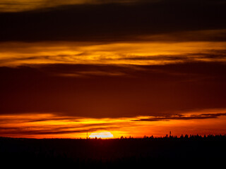 Bunter Abendhimmel bei Sonnenuntergang