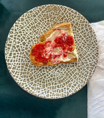 VIEW OF TOAST WITH TOMATO AND AIOLI, LA ROMANA, ALICANTE, SPAIN, EUROPE