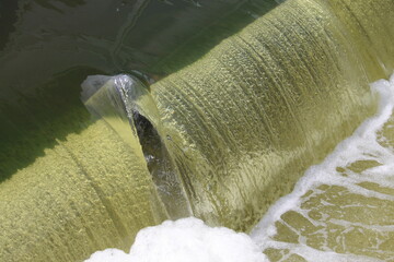 Wasserstrudel am Wehr